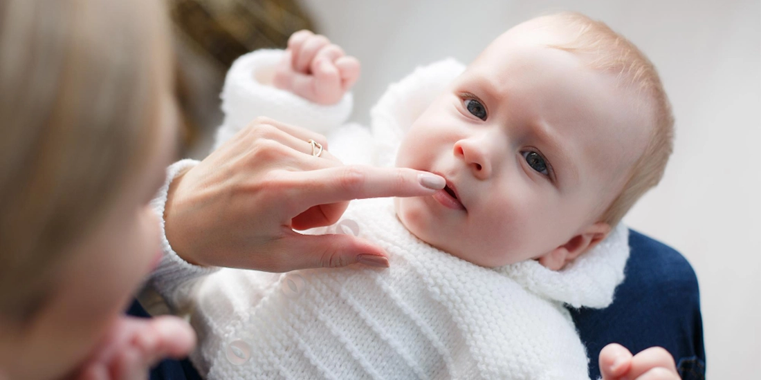 Bebeklerde Diş Eti Şişmesi: Nedenleri, Belirtileri ve Tedavisi