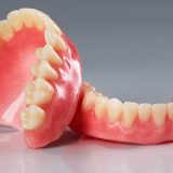 Protez Diş Temizliğinin Önemi ve Etkileri